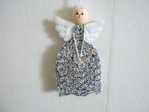 Pletený andělíček k zavěšení vánoce bavlna bílá béžová akryl anděl andělka 