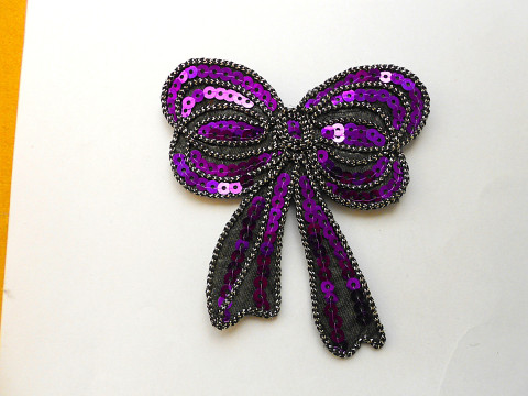 Brož mašle brož korálky motýl černá stříbrná 