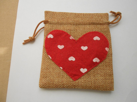 Dárkový pytlík se srdíčkem červená vánoce srdíčko pytlík hnědá valentýn juta 