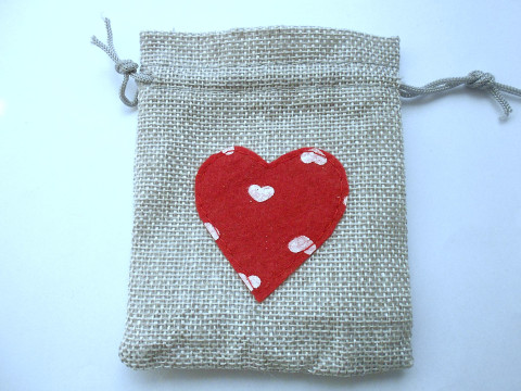 Dárkový pytlík se srdíčkem červená vánoce srdíčko pytlík šedá valentýn juta 