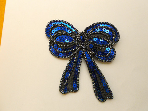 Brož mašle brož korálky motýl černá stříbrná 
