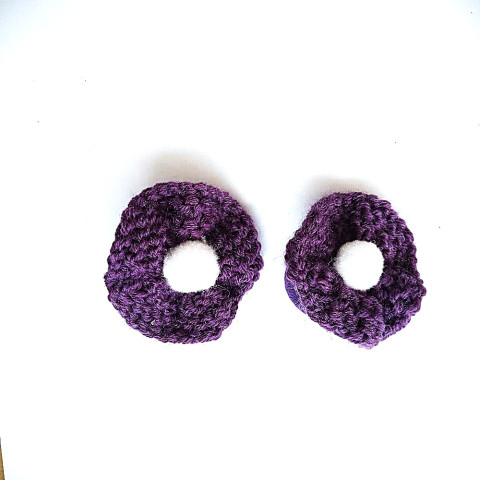 Pletená gumička do vlasů vlasy fialová bílá akryl gumička 