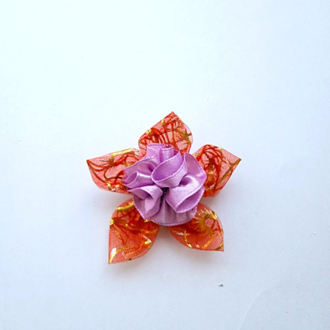 Šitá brož kytička červená brož zlatá rúžová 