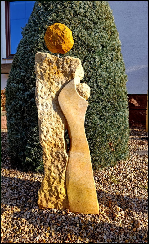 SOCHA Z PÍSKOVCE  - *SOUŽITÍ* plastika socha skulptura zahradní socha socha z pískovce exteriérová socha socha do zahrady. sochy z pískovce 