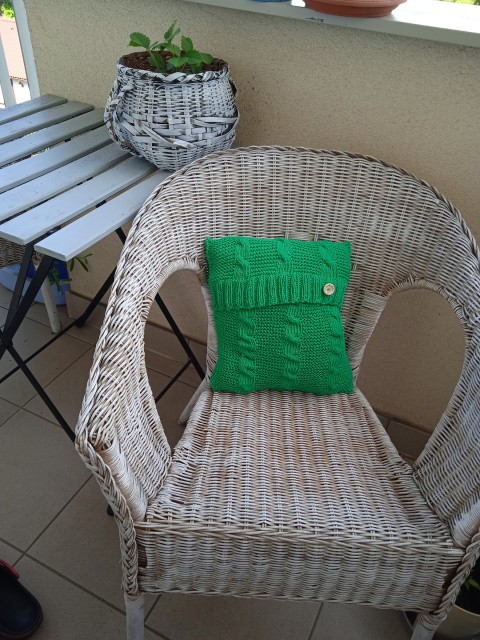 pletený polštář zelená louka 