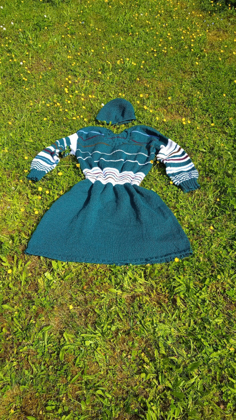 Pletené šaty + čepice 