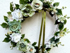 Věnec s fuchsiovými růžemi