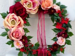 Věnec s fuchsiovými růžemi