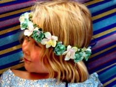 Věnec s fuchsiovými růžemi