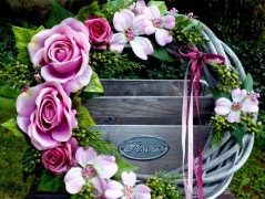 Věnec s fuchsiovými růžemi