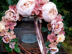 Věnec s fuchsiovými růžemi