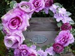 Věnec s fuchsiovými růžemi