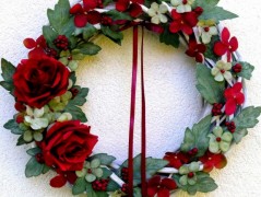 Věnec s fuchsiovými růžemi