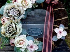 Věnec s fuchsiovými růžemi