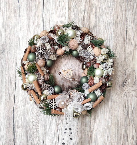 Vánoční v. do smetanovozelené dekorace zima vánoce zelený vánoční věnec zimní smetanový skleněná hvězdička advent sněhová vločka adventní baňka christmas winter wreath 
