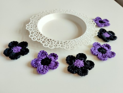 Háčkované kytičky sada 6ks kytka dekorace ozdoba nášivka 