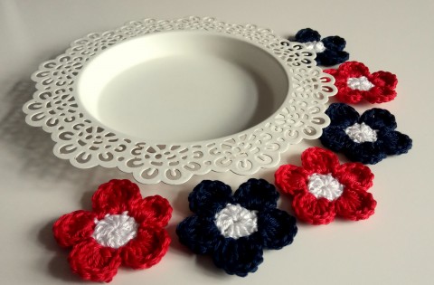 Háčkované kytičky sada 6ks kytka dekorace ozdoba nášivka 