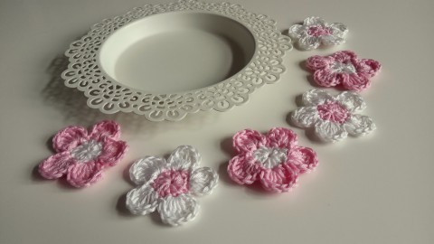 Háčkované kytičky sada 6ks kytka dekorace ozdoba nášivka 