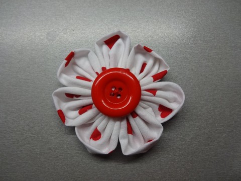 Látková kytička průměr 8-9cm kytka brož ozdoba nášivka 