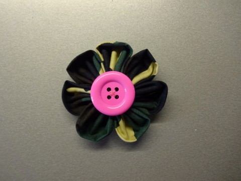 Látková kytička průměr 8-9cm kytka brož ozdoba nášivka 