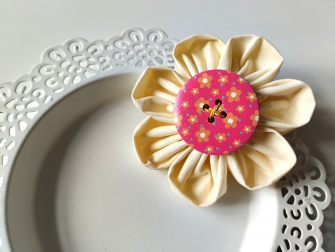 Látková kytička průměr 8cm kytka brož ozdoba nášivka 