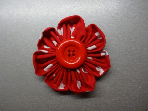 Látková kytička průměr 8-9cm kytka brož ozdoba nášivka 