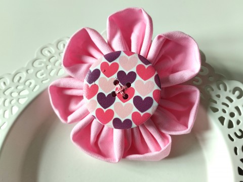 Látková kytička průměr 8cm kytka brož ozdoba nášivka 