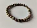 Náramek z minerálu unakit
