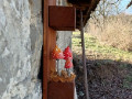 Polička Trio v červenom