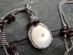 Nerez prstýnek olivový.