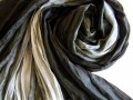 Černošedá elegance - hedvábná šála