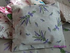 rouška se srdíčky