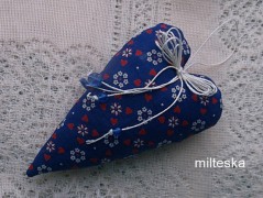 rouška se srdíčky