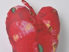 rouška se srdíčky