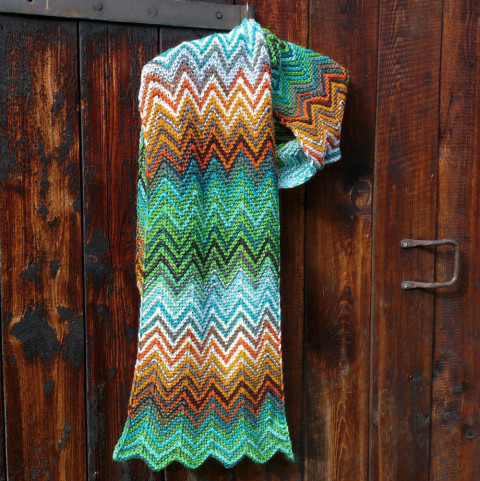 Pletená šála - krajina jezer originální oranžová pletení certifikát design šála extravagantní zimní pletená podzimní originál pestrobarevná šálka handmade stylová ruční práce nepřehlédnutelná cikcak 