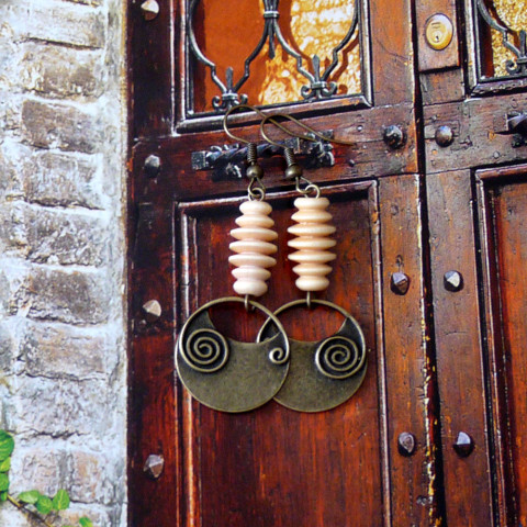 Náušnice - kroucené dřevěné originální náušnice dívčí vintage extravagantní spirála originál starobylé spirály zajímavé spirálky bronz handmade bronzové vrtulka nepřehlédnutelné vrtulky atraktívní 