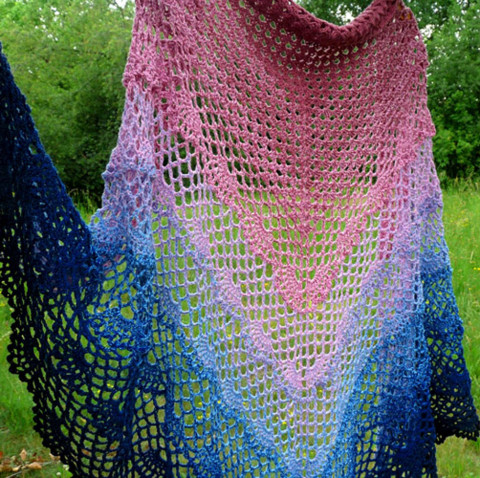 Háčkovaný šátek - stmívání velký háčkovaný univerzální šátek originál krajkový romantický bavlněný celoroční handmade vřes soumrak stmívání vřesoviště velikánský 