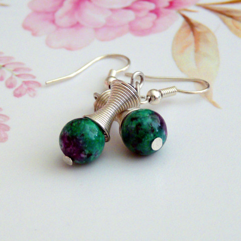 Náušnice-má cesta (rubín v zoisitu) originální náušnice kuličky elegantní přírodní rubín výrazné originál minerály drobné handmade minimalistické zoisit nadčasové rubín v zoisitu 