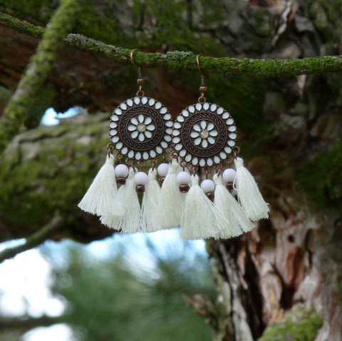 Náušnice - sněhové náušnice dívčí bílé extravagantní etno střapečky střapaté měděné ethno nepřehlédnutelné sněhové indiánské léto střapce etnické 