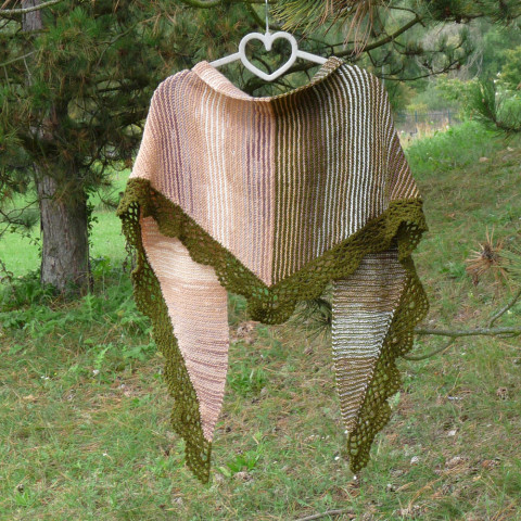 Šátek - lesní pěšinkou originální bavlna pletený pletení háčkovaný šáteček krajka lesní borovice šátek originál les mech bavlněný stylový ruční práce lehoučký neopakovatelný houbaření 