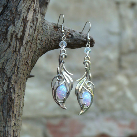 Náušnice - kroucené dárek náušnice dívčí elegantní opalizující opál dlouhé originál kabošon odlesky delší kroucené duhové handmade broušené korálky špičky špičaté neokoukané 