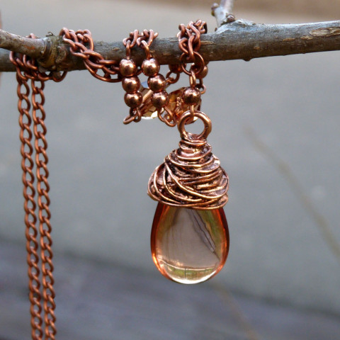 Náhrdelník - spoutaná kapka hnědý náhrdelník podzim drát řetízek kapka drátování podzimní originál kapky měděný drátovaný odlesky spoutaný handmade broušené korálky řetízkový atraktivní 