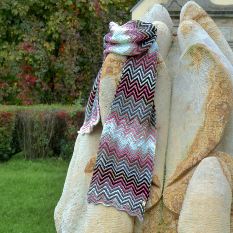 Pletená šála - večerní romance originální šála cool zimní pletená podzimní dlouhá teplá romantická pestrobarevná šálka jedinečná handmade stylová ruční práce cikcak atraktivní 