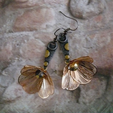 Náušnice - zámecké zvony originální náušnice květy květ vintage extravagantní originál starobylé velké zlaté zámek hrad nepřehlédnutelné mříže brána kování kovář atraktivní zámecké zvony 