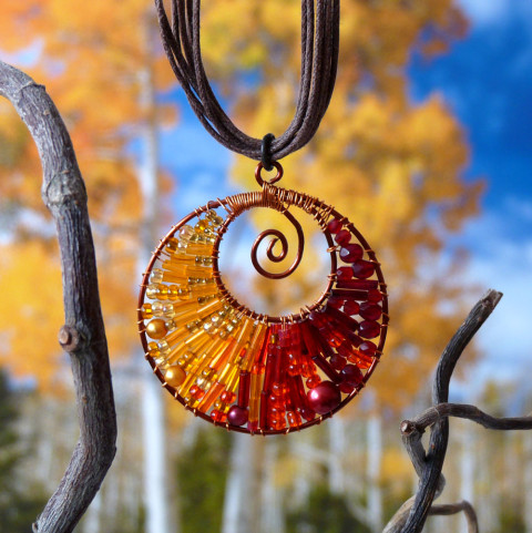 Náhrdelník - ohnivé kolo kruh náhrdelník originální oheň spirála drátování krátký kolo nepřehlédnutelný originál drátovaný ohnivý handmade nápadný šňůrky víceřadý 