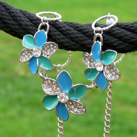 Náhrdelník - třpytivé květy náhrdelník květy perličky výrazný krátký originál zirkony zirkon květinový třpytivý handmade 