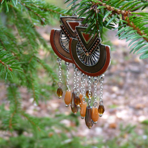 Náušnice - podzemní říše dárek náušnice hnědé dlouhé nápadné velké odlesky pohádkové pozornost řetízkové broušené korálky zemité půda zbarvené listí houbaření 