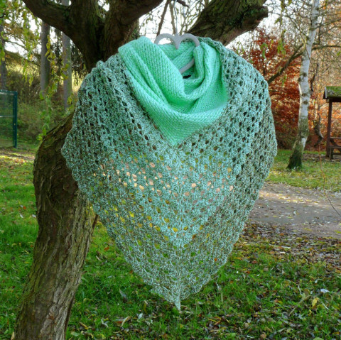 Háčkovaný šátek- mentolový jarní svěží elegantní háčkovaný háčkování zimní šátek podzimní originál mech mentol mechový krajkový handmade mentolový svěžest osvěžení měkkoučký 