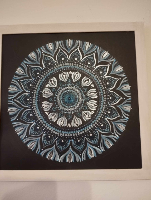 Mandala pohody a uklidnění dárek malba šedomodrá elegantní 