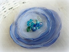 Nebesky modra rouška riflová.